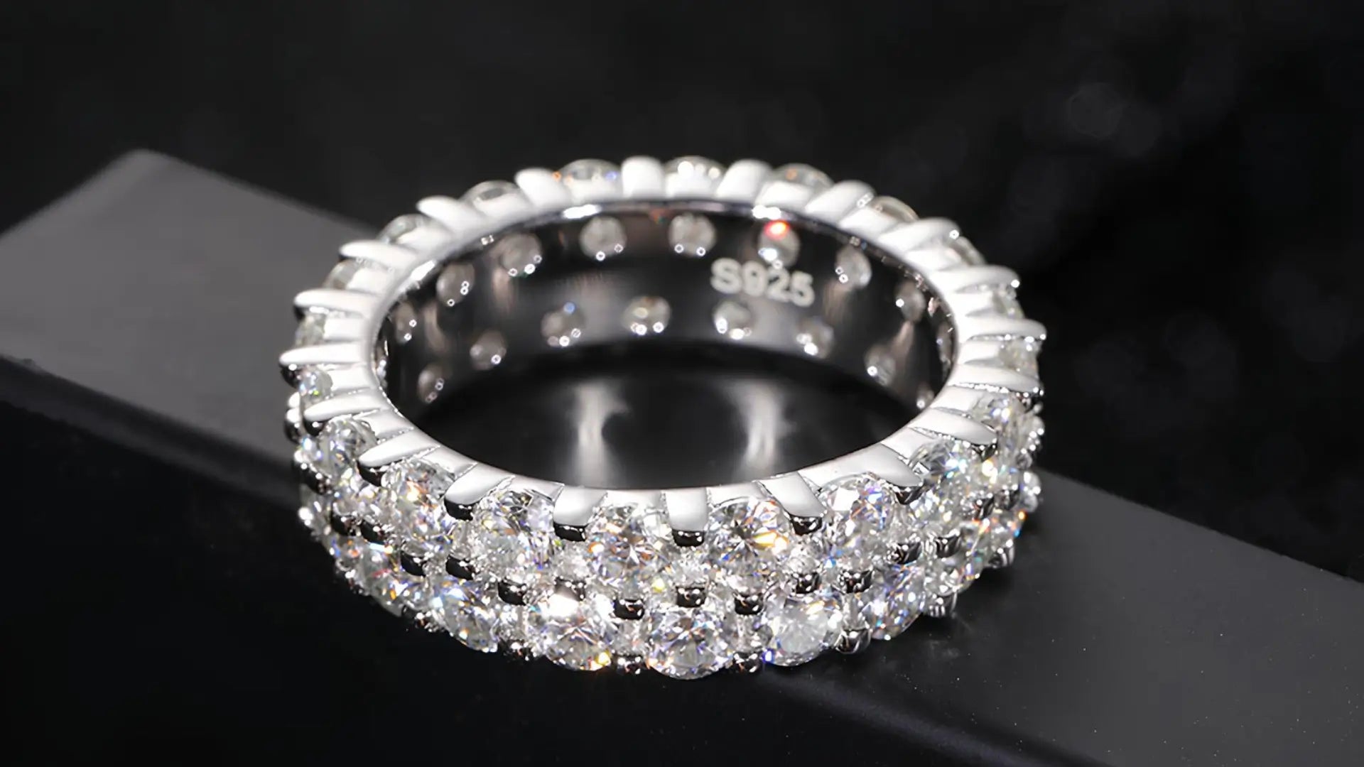 high quality unisex moissanite ring